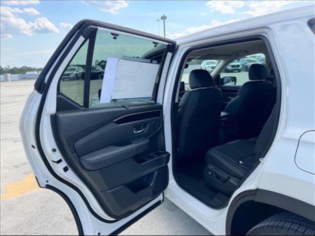 new 2025 Honda Pilot car, priced at $42,895