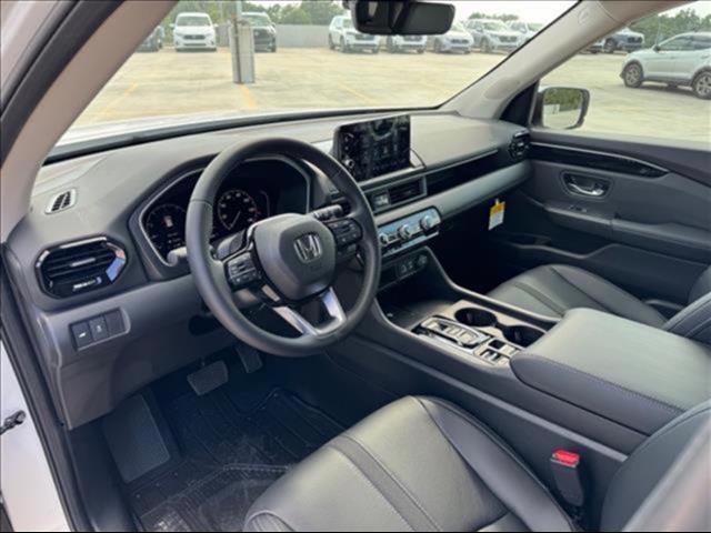 new 2025 Honda Pilot car, priced at $42,895
