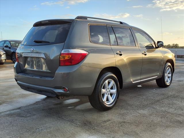 used 2010 Toyota Highlander car, priced at $9,325