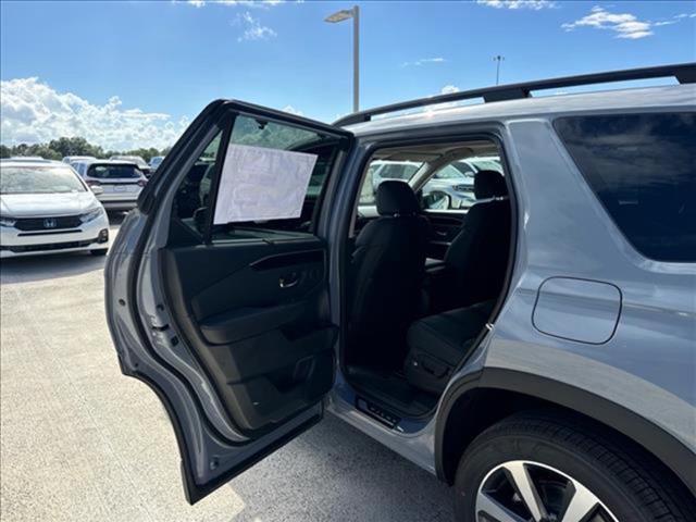 new 2025 Honda Pilot car, priced at $46,131