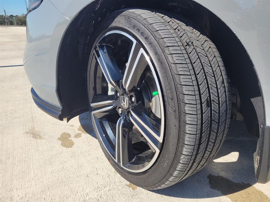 new 2025 Honda Accord Hybrid car, priced at $33,847