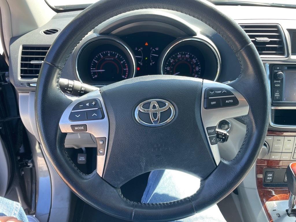 used 2013 Toyota Highlander car, priced at $14,298
