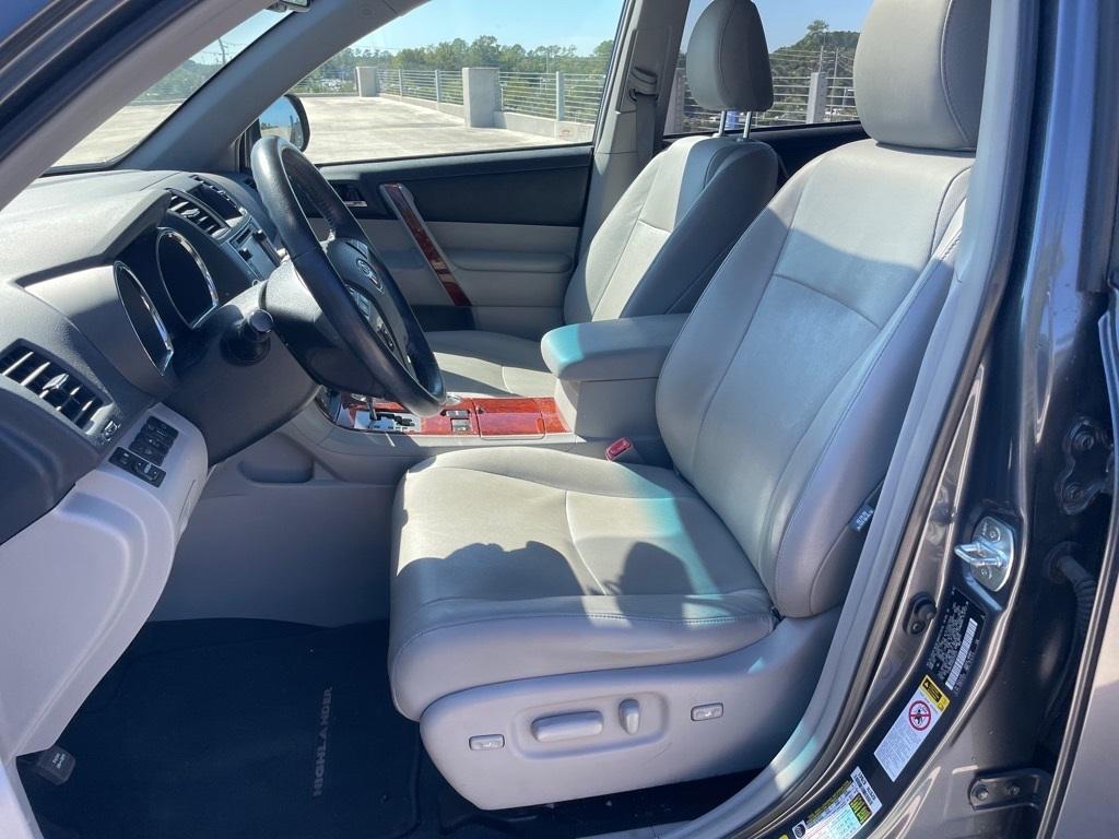 used 2013 Toyota Highlander car, priced at $14,298