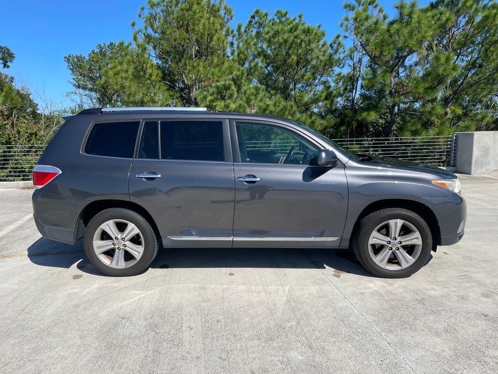 used 2013 Toyota Highlander car, priced at $14,298