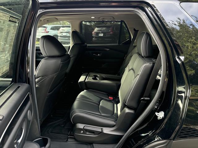 new 2025 Honda Pilot car, priced at $50,668