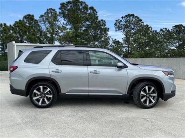 new 2025 Honda Pilot car, priced at $45,989