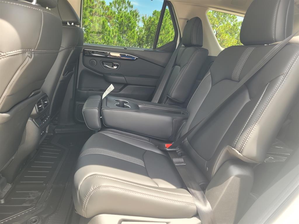 new 2025 Honda Pilot car, priced at $49,678