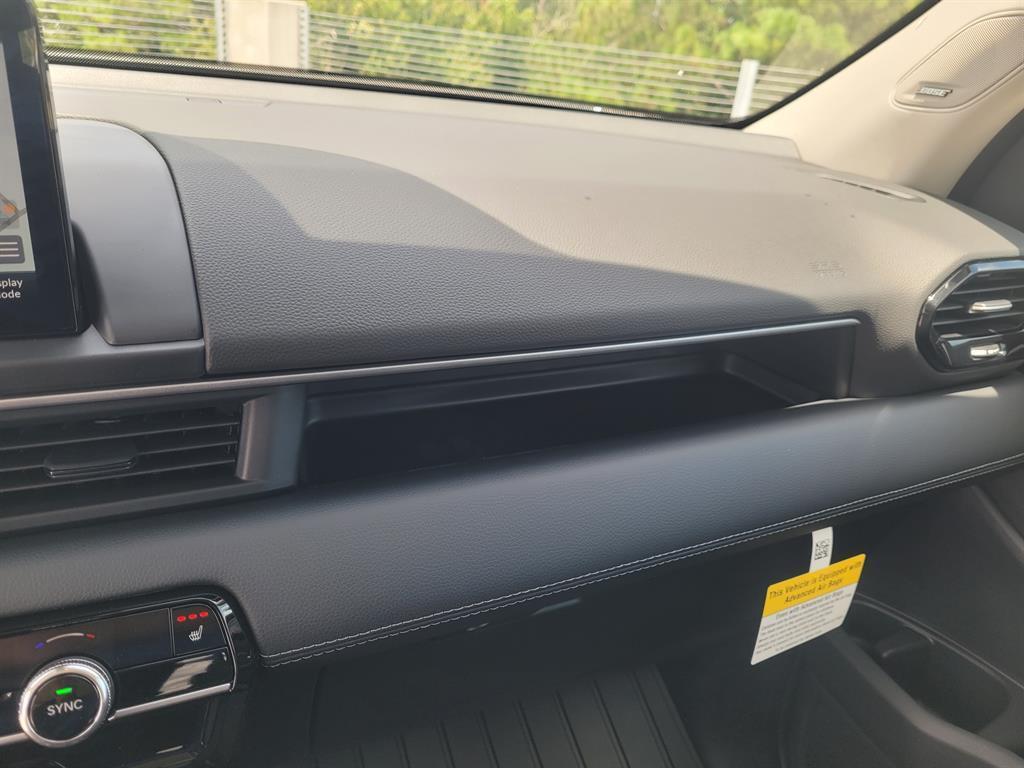 new 2025 Honda Pilot car, priced at $49,678