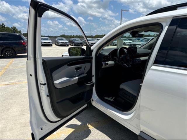 new 2025 Honda Pilot car, priced at $45,842