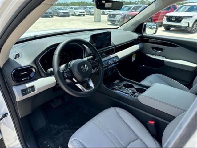 new 2025 Honda Pilot car, priced at $45,842