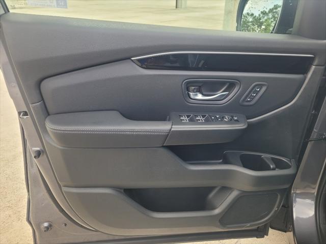 new 2025 Honda Pilot car, priced at $45,747
