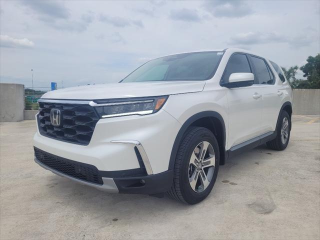 new 2025 Honda Pilot car, priced at $44,215