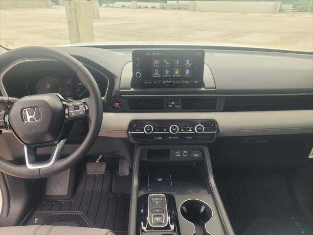 new 2025 Honda Pilot car, priced at $44,215