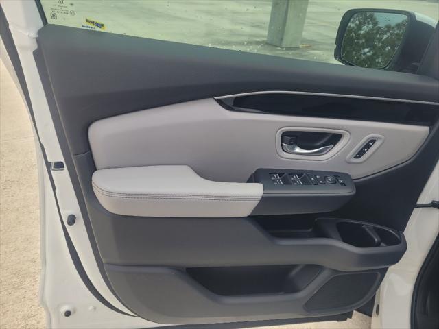 new 2025 Honda Pilot car, priced at $44,215