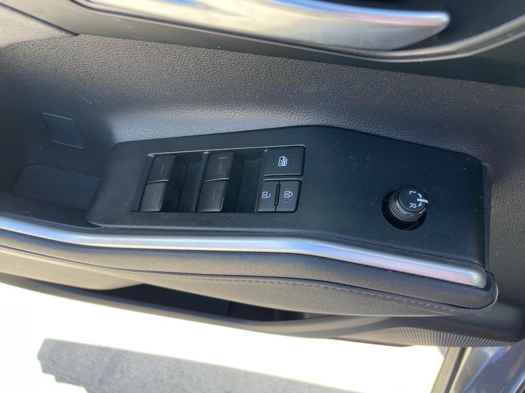used 2021 Toyota Highlander car, priced at $24,657