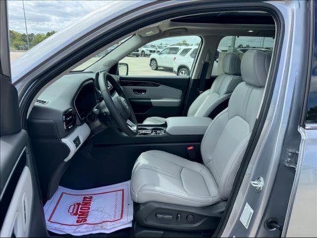 new 2025 Honda Pilot car, priced at $45,842