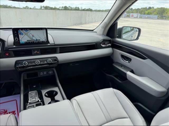 new 2025 Honda Pilot car, priced at $45,842