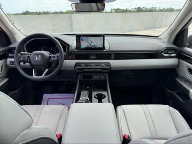 new 2025 Honda Pilot car, priced at $45,842