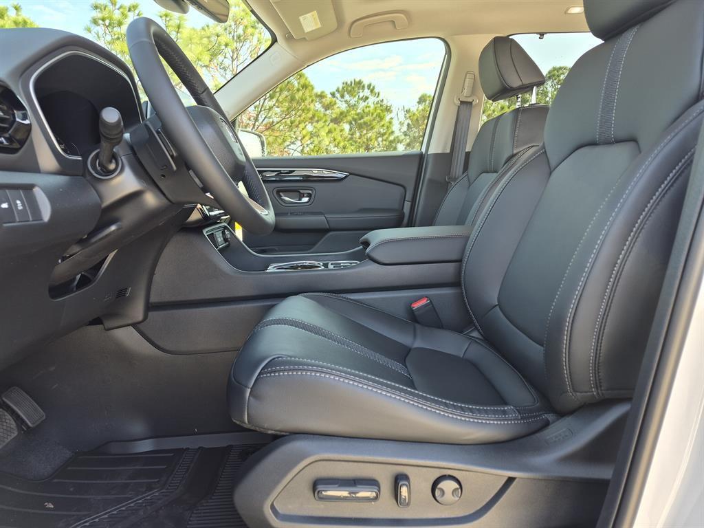 new 2025 Honda Pilot car, priced at $49,488