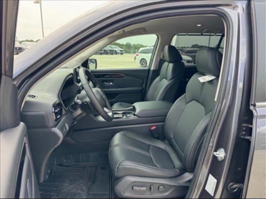 new 2025 Honda Pilot car, priced at $43,056