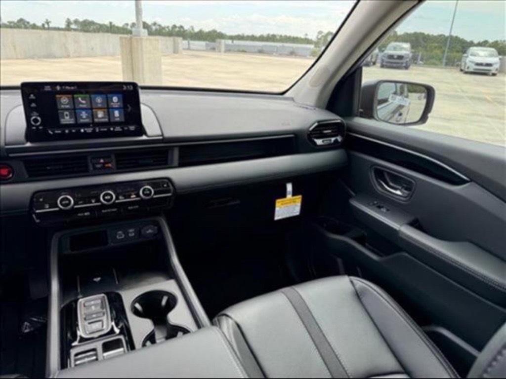 new 2025 Honda Pilot car, priced at $43,056
