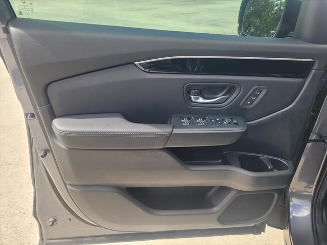 new 2025 Honda Pilot car, priced at $45,061