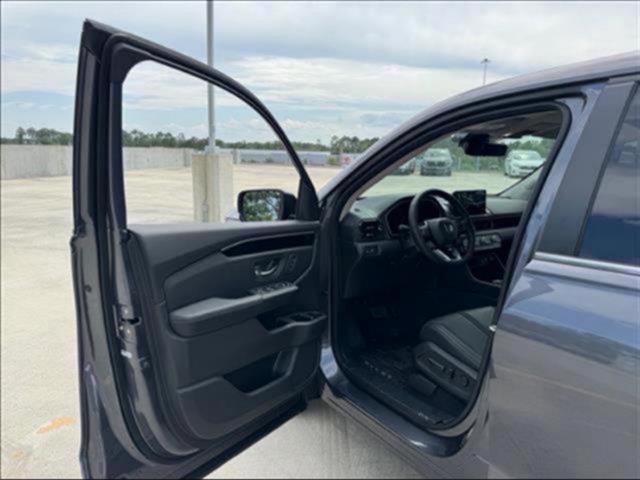 used 2025 Honda Pilot car, priced at $45,459