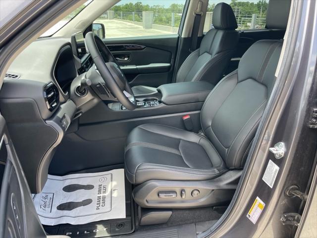 used 2025 Honda Pilot car, priced at $44,420