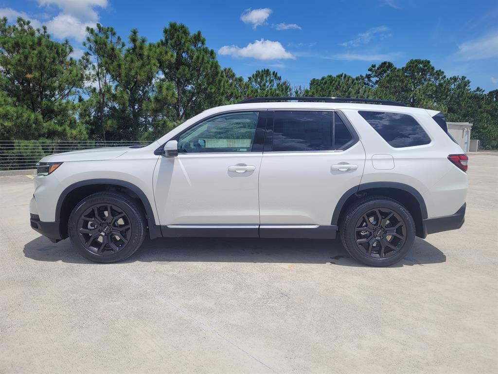 new 2025 Honda Pilot car, priced at $49,678