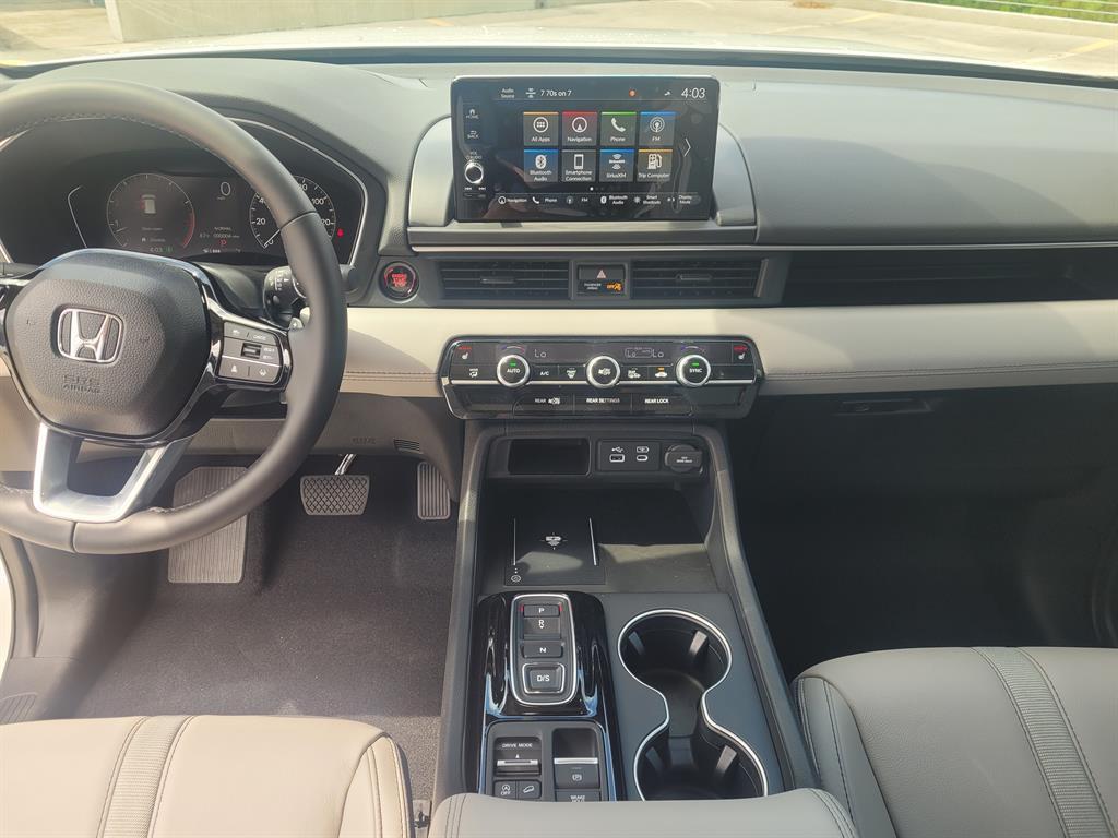 new 2025 Honda Pilot car, priced at $49,678