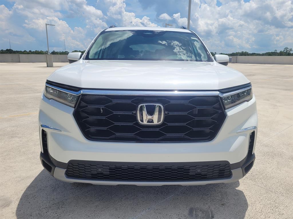new 2025 Honda Pilot car, priced at $49,678