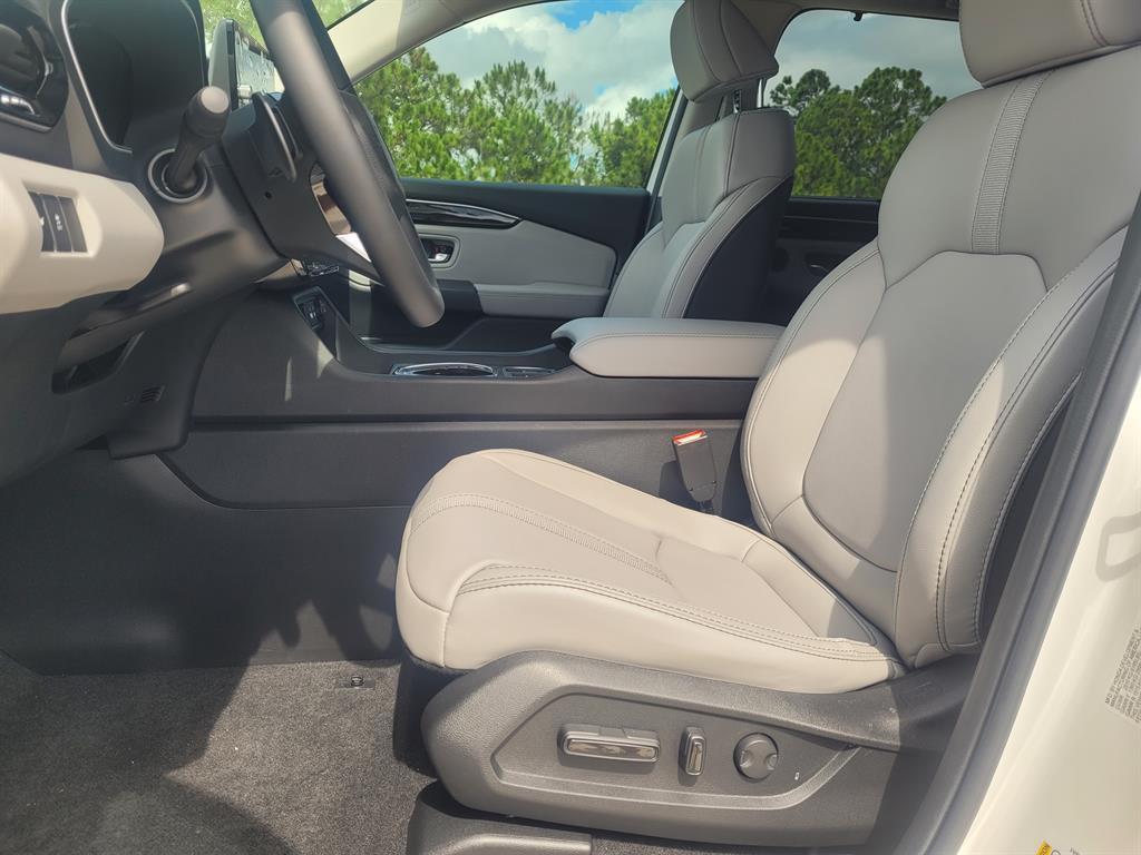 new 2025 Honda Pilot car, priced at $49,678