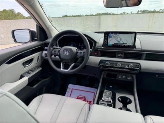 new 2025 Honda Pilot car, priced at $45,428