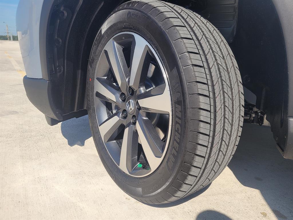 new 2025 Honda Pilot car, priced at $45,886