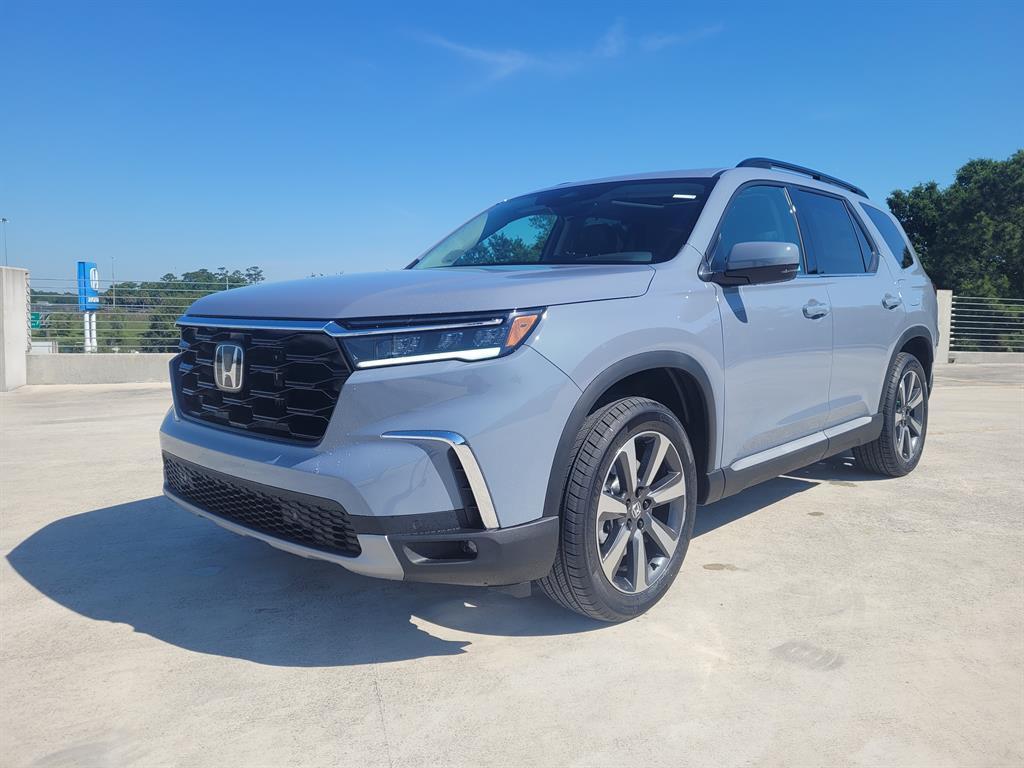 new 2025 Honda Pilot car, priced at $45,886