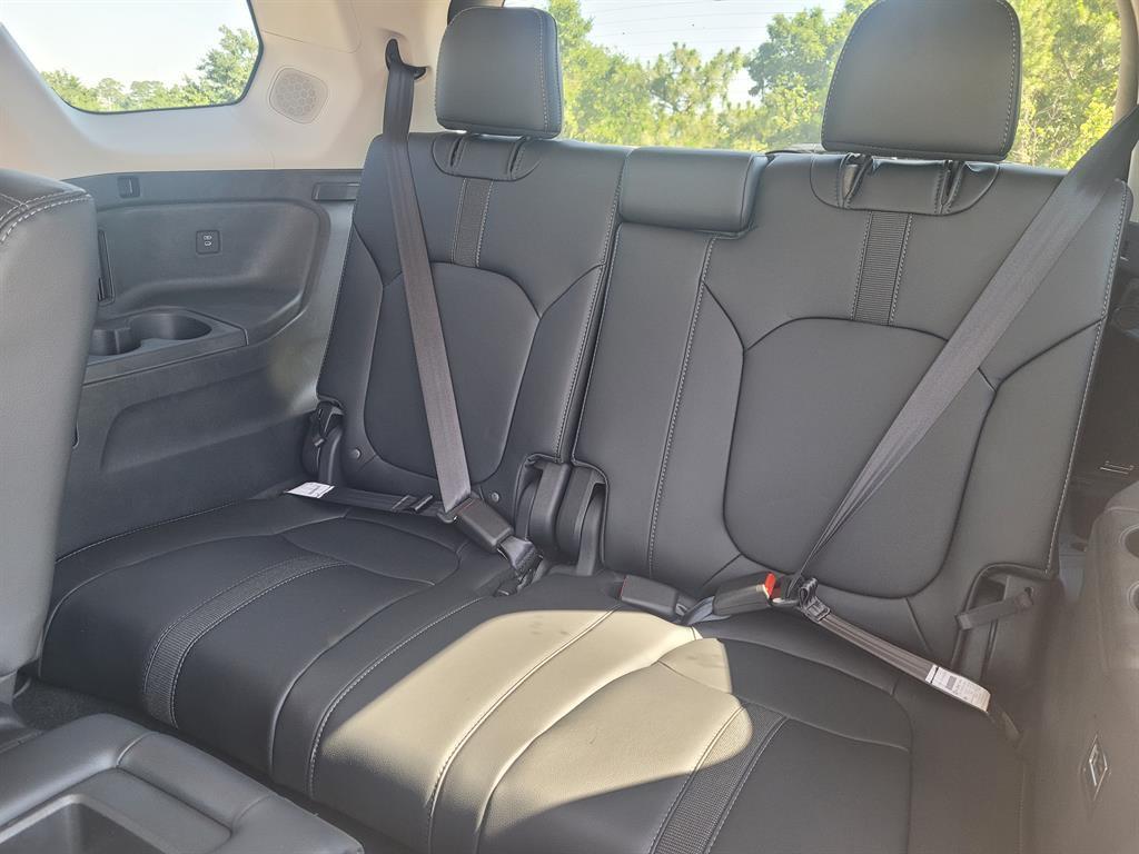 new 2025 Honda Pilot car, priced at $45,886