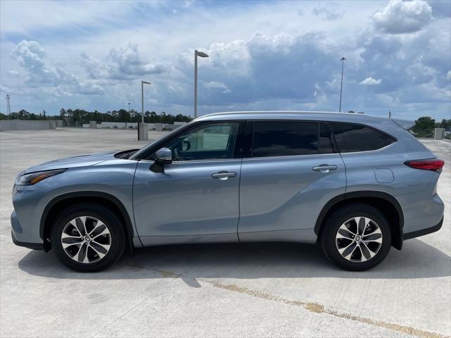 used 2022 Toyota Highlander car, priced at $36,250