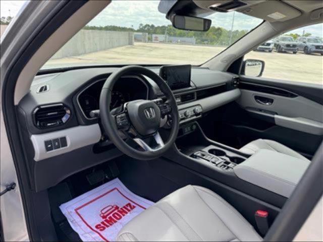 new 2025 Honda Pilot car, priced at $45,428