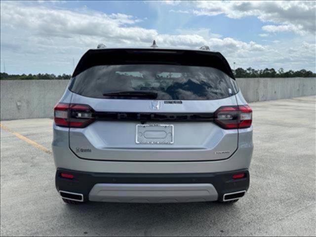 new 2025 Honda Pilot car, priced at $45,428