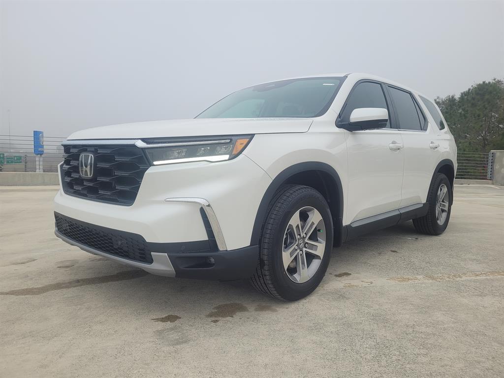 new 2025 Honda Pilot car, priced at $44,695