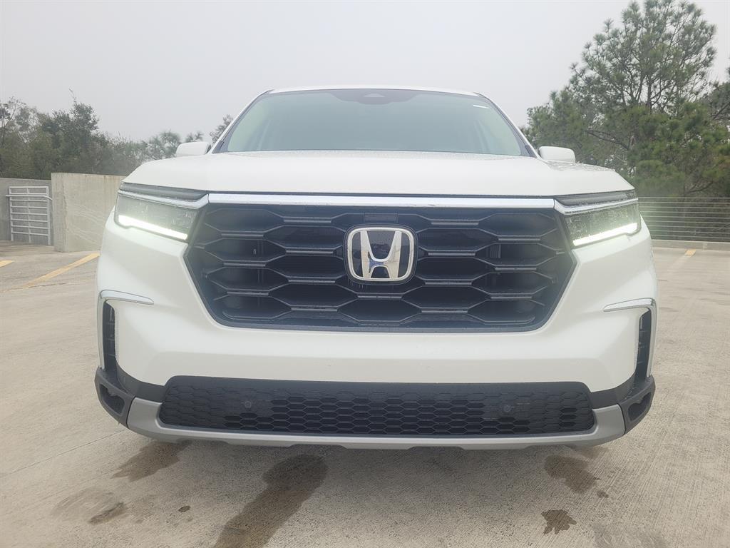 new 2025 Honda Pilot car, priced at $44,695