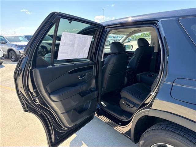 new 2025 Honda Pilot car, priced at $44,391