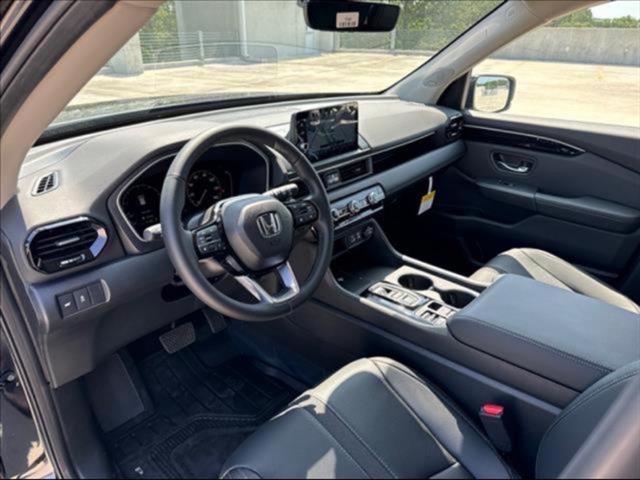 new 2025 Honda Pilot car, priced at $45,428
