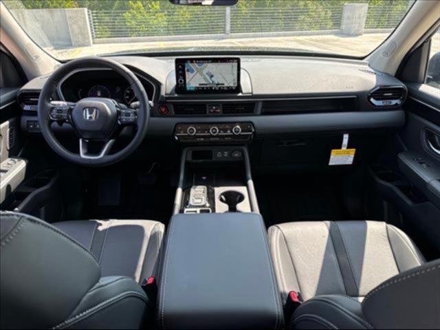 new 2025 Honda Pilot car, priced at $45,428