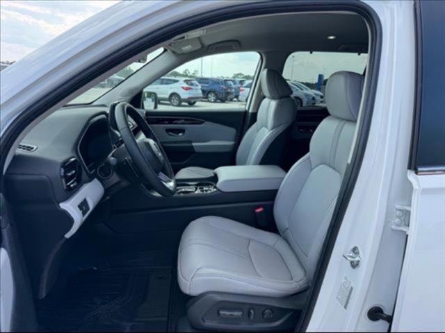 new 2025 Honda Pilot car, priced at $43,545