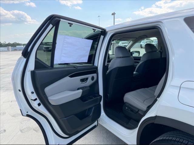 new 2025 Honda Pilot car, priced at $43,545