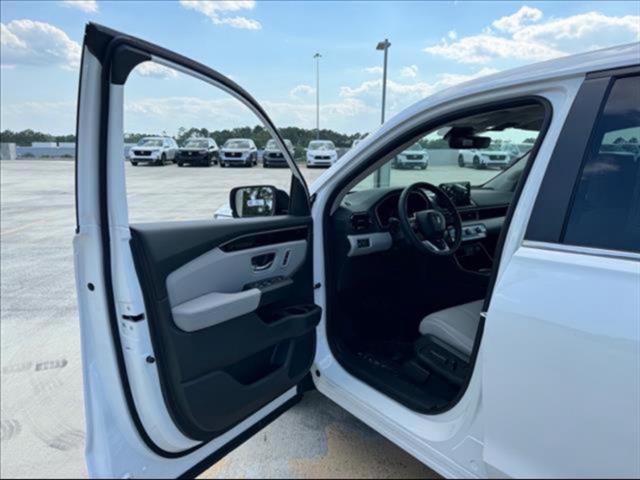 new 2025 Honda Pilot car, priced at $43,545