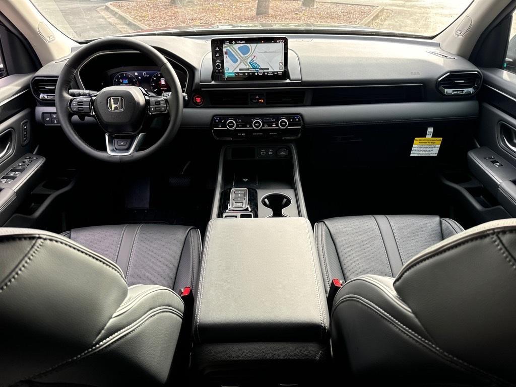 new 2025 Honda Pilot car, priced at $51,215