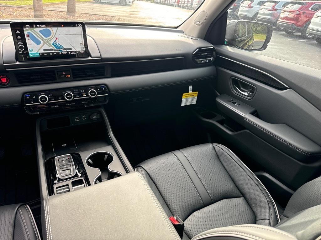 new 2025 Honda Pilot car, priced at $51,215