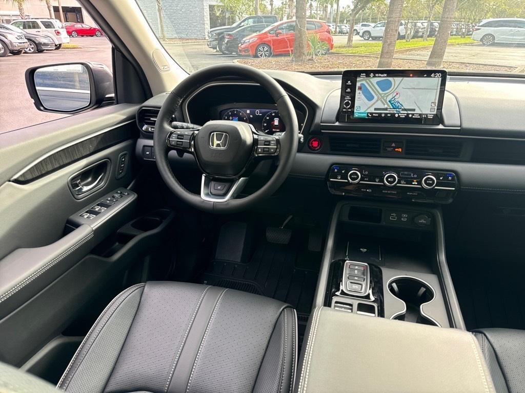 new 2025 Honda Pilot car, priced at $51,215